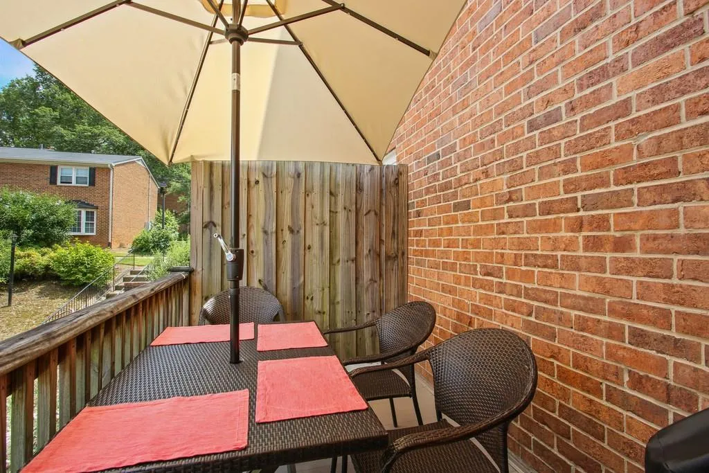 6520 Roswell Road Ne Unit 63, Sandy Springs, Georgia 30328, 3 Bedrooms Bedrooms, ,2 BathroomsBathrooms,Residential,Sold,6520 Roswell Road Ne Unit 63,6567705