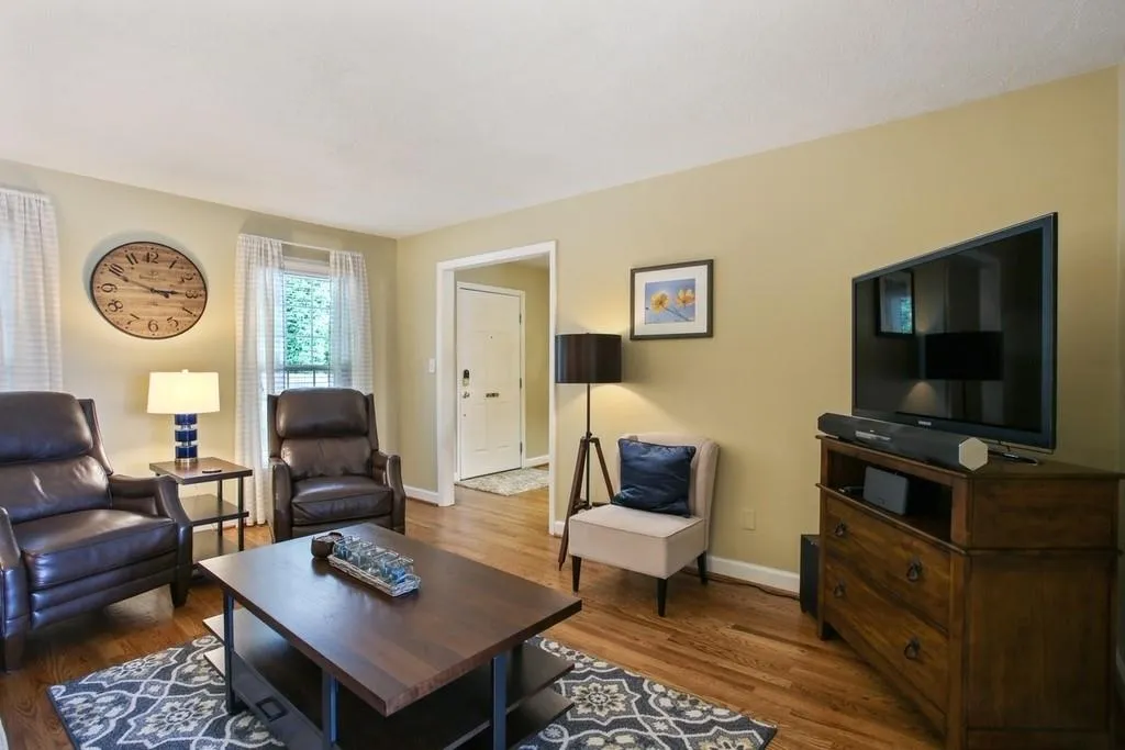 6520 Roswell Road Ne Unit 63, Sandy Springs, Georgia 30328, 3 Bedrooms Bedrooms, ,2 BathroomsBathrooms,Residential,Sold,6520 Roswell Road Ne Unit 63,6567705