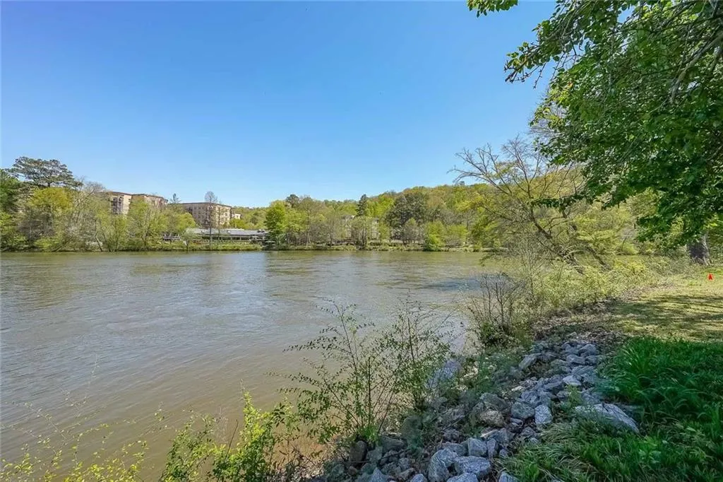 1107 Riverbend Club Drive Se, Atlanta, Georgia 30339, 2 Bedrooms Bedrooms, ,1 BathroomBathrooms,Residential,For Sale,1107 Riverbend Club Drive Se,7514708
