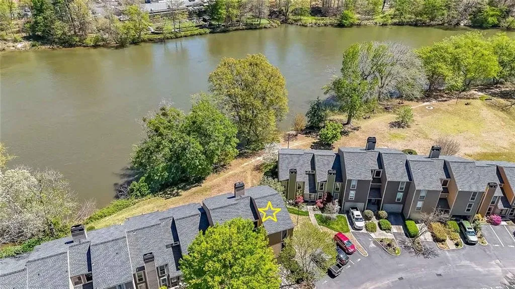 1107 Riverbend Club Drive Se, Atlanta, Georgia 30339, 2 Bedrooms Bedrooms, ,1 BathroomBathrooms,Residential,For Sale,1107 Riverbend Club Drive Se,7514708