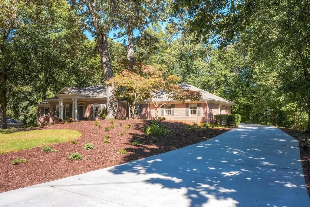 7645 Ryefield Drive, Sandy Springs, Georgia 30350, 5 Bedrooms Bedrooms, ,4 BathroomsBathrooms,Residential,Sold,7645 Ryefield Drive,5762007