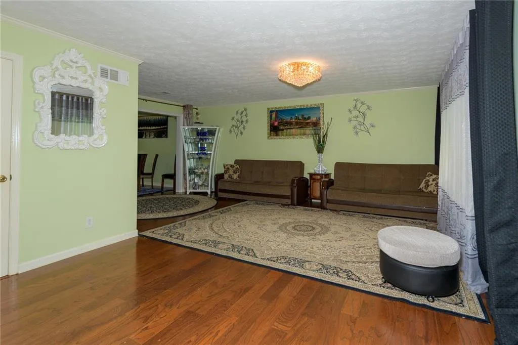 400 N River Parkway Unit D, Sandy Springs, Georgia 30350, 3 Bedrooms Bedrooms, ,2 BathroomsBathrooms,Residential,Sold,400 N River Parkway Unit D,6887336