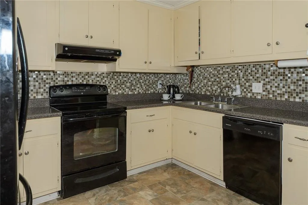 400 N River Parkway Unit D, Sandy Springs, Georgia 30350, 3 Bedrooms Bedrooms, ,2 BathroomsBathrooms,Residential,Sold,400 N River Parkway Unit D,6887336