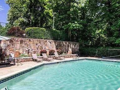 5153 Roswell Road Unit 9, Sandy Springs, Georgia 30342, 1 Bedroom Bedrooms, ,1 BathroomBathrooms,Residential,Sold,5153 Roswell Road Unit 9,7226064