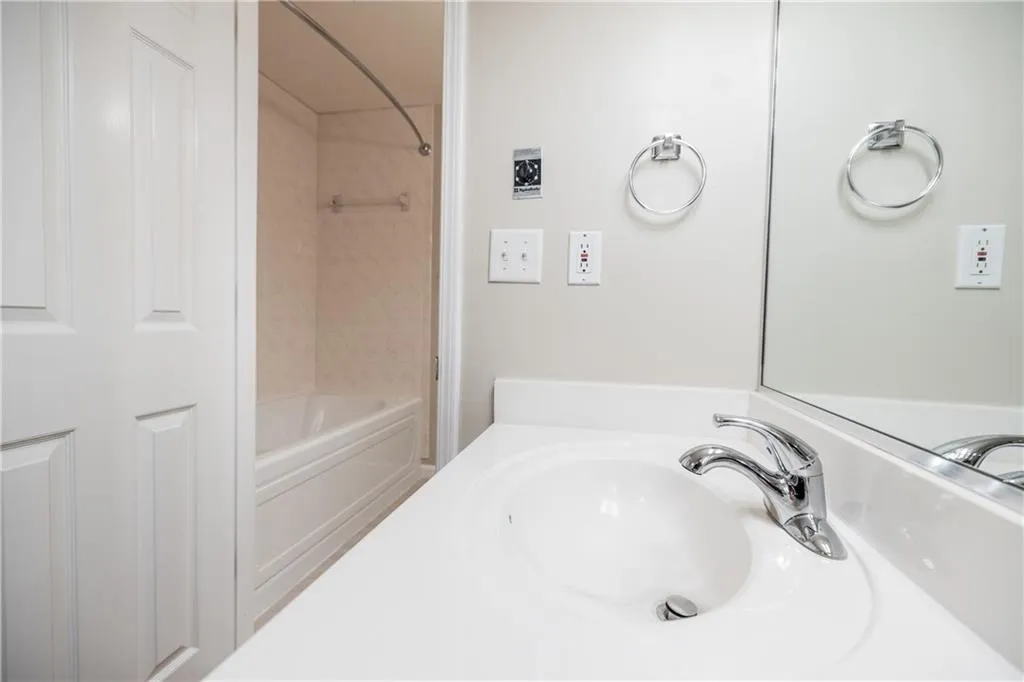 28207 Plantation Drive Ne, Atlanta, Georgia 30324, 2 Bedrooms Bedrooms, ,2 BathroomsBathrooms,Residential,For Sale,28207 Plantation Drive Ne,7684214