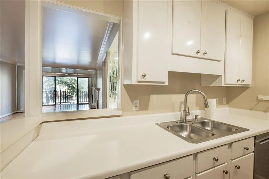 28207 Plantation Drive Ne, Atlanta, Georgia 30324, 2 Bedrooms Bedrooms, ,2 BathroomsBathrooms,Residential,For Sale,28207 Plantation Drive Ne,7684214