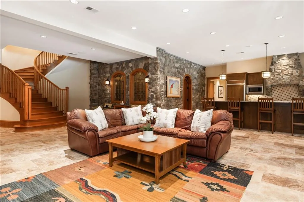 4660 Jett Road, Atlanta, Georgia 30327, 7 Bedrooms Bedrooms, ,8 BathroomsBathrooms,Residential,Sold,4660 Jett Road,7414545