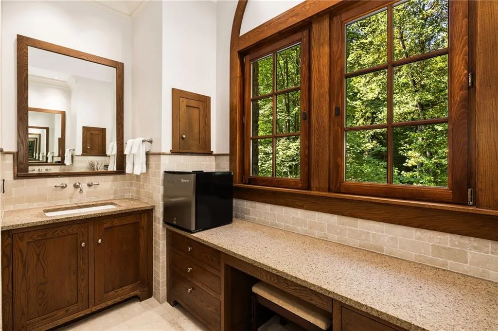 4660 Jett Road, Atlanta, Georgia 30327, 7 Bedrooms Bedrooms, ,8 BathroomsBathrooms,Residential,Sold,4660 Jett Road,7414545