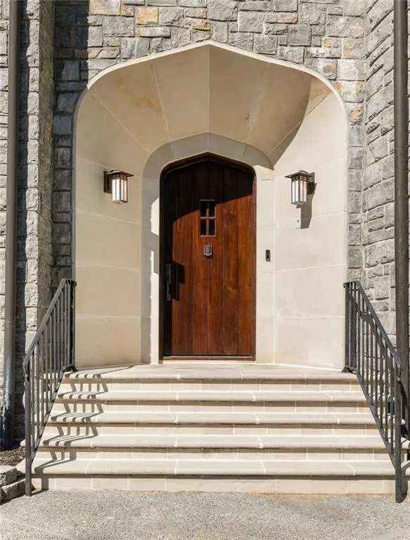 4660 Jett Road, Atlanta, Georgia 30327, 7 Bedrooms Bedrooms, ,8 BathroomsBathrooms,Residential,Sold,4660 Jett Road,7414545