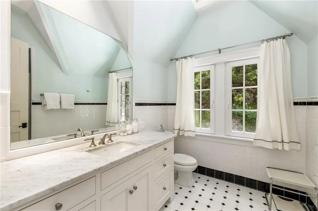 4660 Jett Road, Atlanta, Georgia 30327, 7 Bedrooms Bedrooms, ,8 BathroomsBathrooms,Residential,Sold,4660 Jett Road,7414545