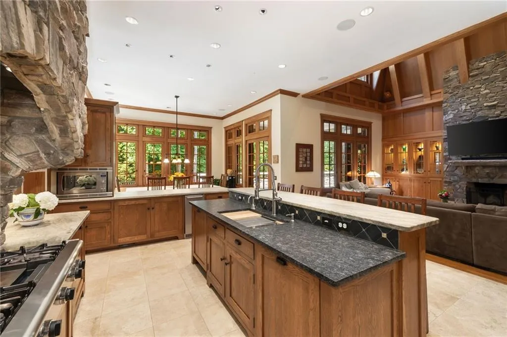 4660 Jett Road, Atlanta, Georgia 30327, 7 Bedrooms Bedrooms, ,8 BathroomsBathrooms,Residential,Sold,4660 Jett Road,7414545