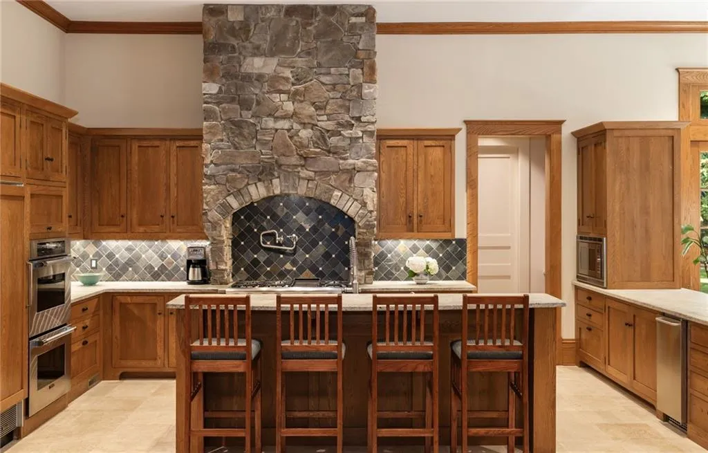 4660 Jett Road, Atlanta, Georgia 30327, 7 Bedrooms Bedrooms, ,8 BathroomsBathrooms,Residential,Sold,4660 Jett Road,7414545