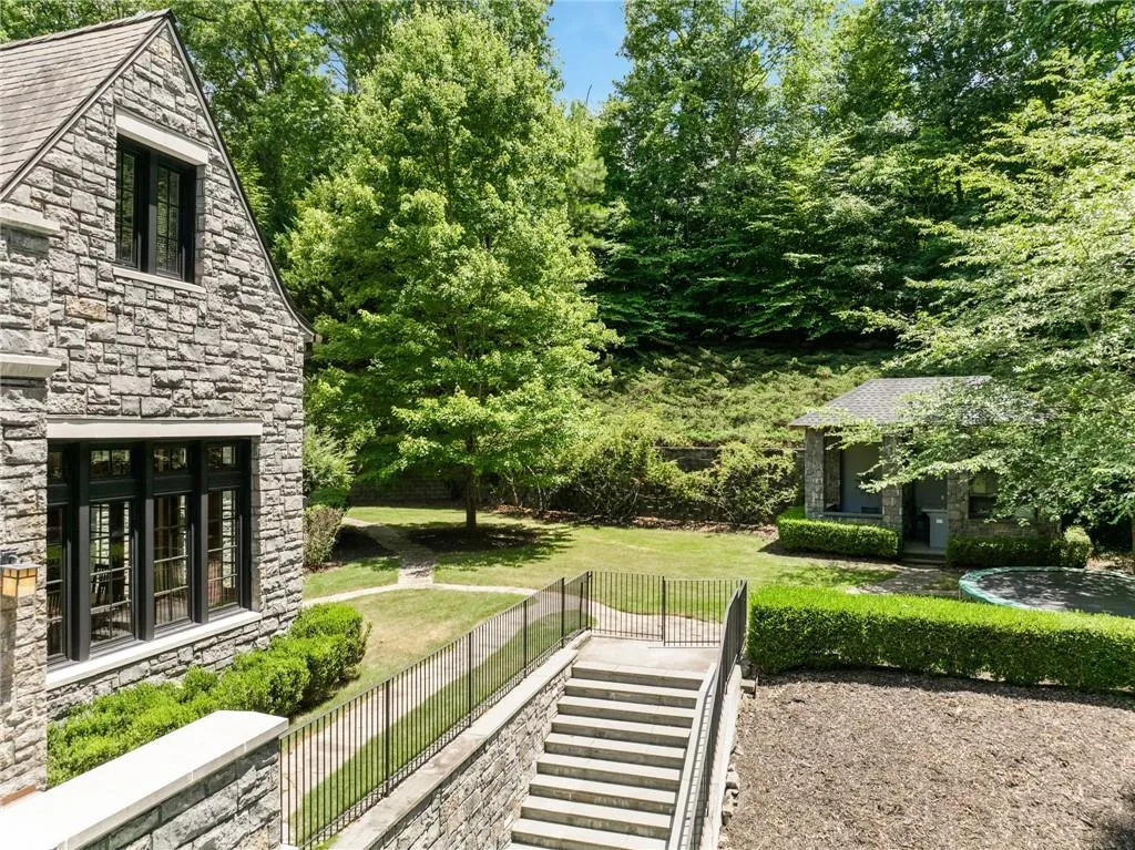 4660 Jett Road, Atlanta, Georgia 30327, 7 Bedrooms Bedrooms, ,8 BathroomsBathrooms,Residential,Sold,4660 Jett Road,7414545