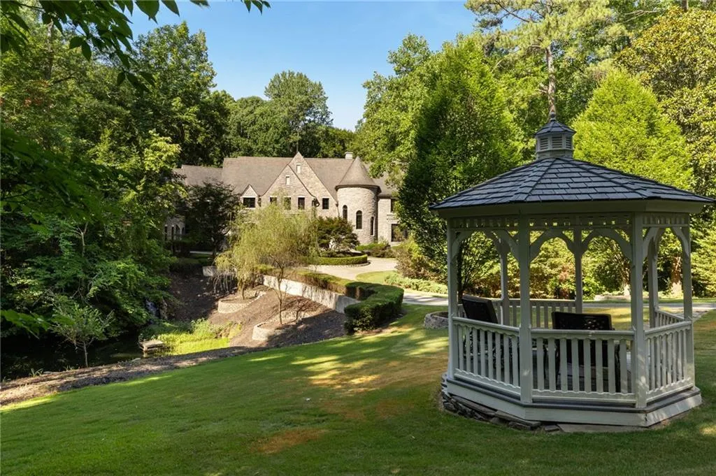 4660 Jett Road, Atlanta, Georgia 30327, 7 Bedrooms Bedrooms, ,8 BathroomsBathrooms,Residential,Sold,4660 Jett Road,7414545