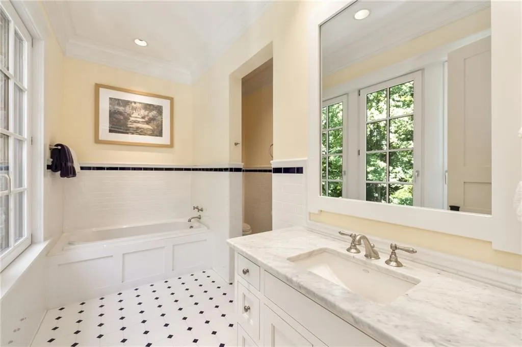 4660 Jett Road, Atlanta, Georgia 30327, 7 Bedrooms Bedrooms, ,8 BathroomsBathrooms,Residential,Sold,4660 Jett Road,7414545