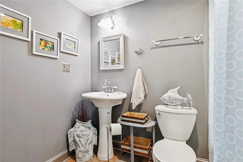 7166 Stonington Drive, Sandy Springs, Georgia 30328, 3 Bedrooms Bedrooms, ,3 BathroomsBathrooms,Residential,Sold,7166 Stonington Drive,6972505