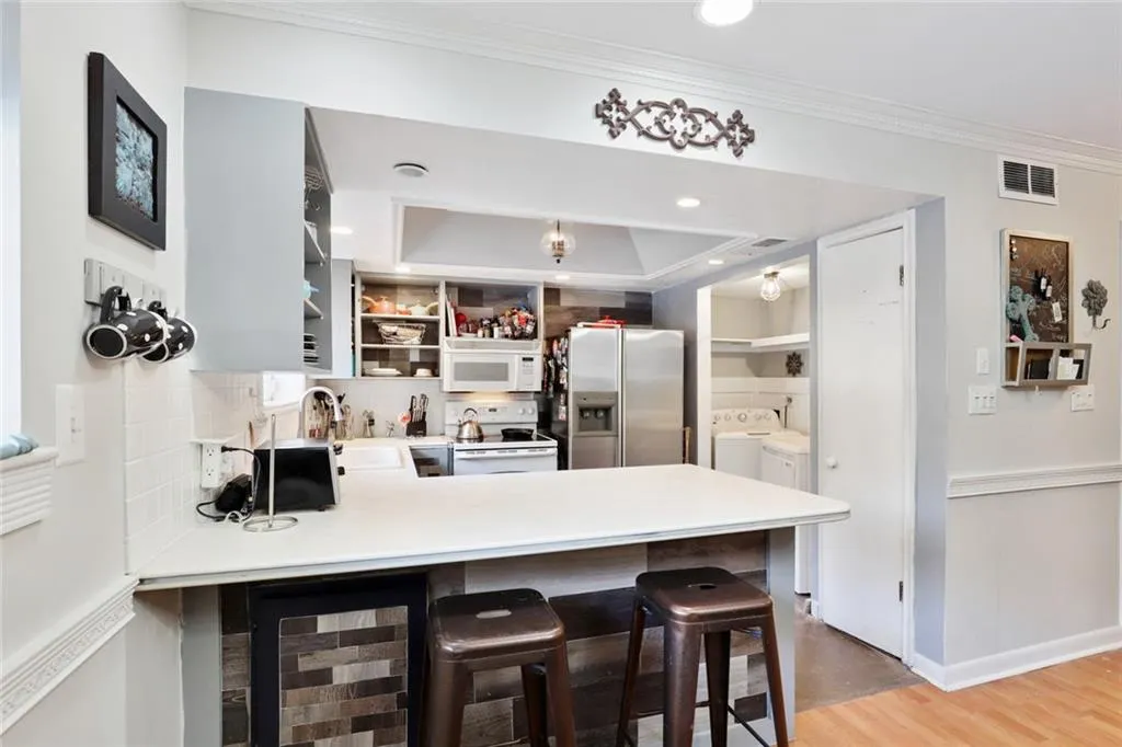 7166 Stonington Drive, Sandy Springs, Georgia 30328, 3 Bedrooms Bedrooms, ,3 BathroomsBathrooms,Residential,Sold,7166 Stonington Drive,6972505