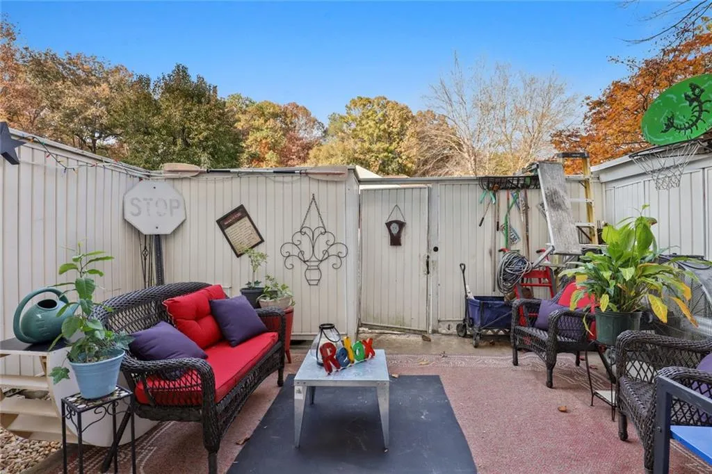 7166 Stonington Drive, Sandy Springs, Georgia 30328, 3 Bedrooms Bedrooms, ,3 BathroomsBathrooms,Residential,Sold,7166 Stonington Drive,6972505