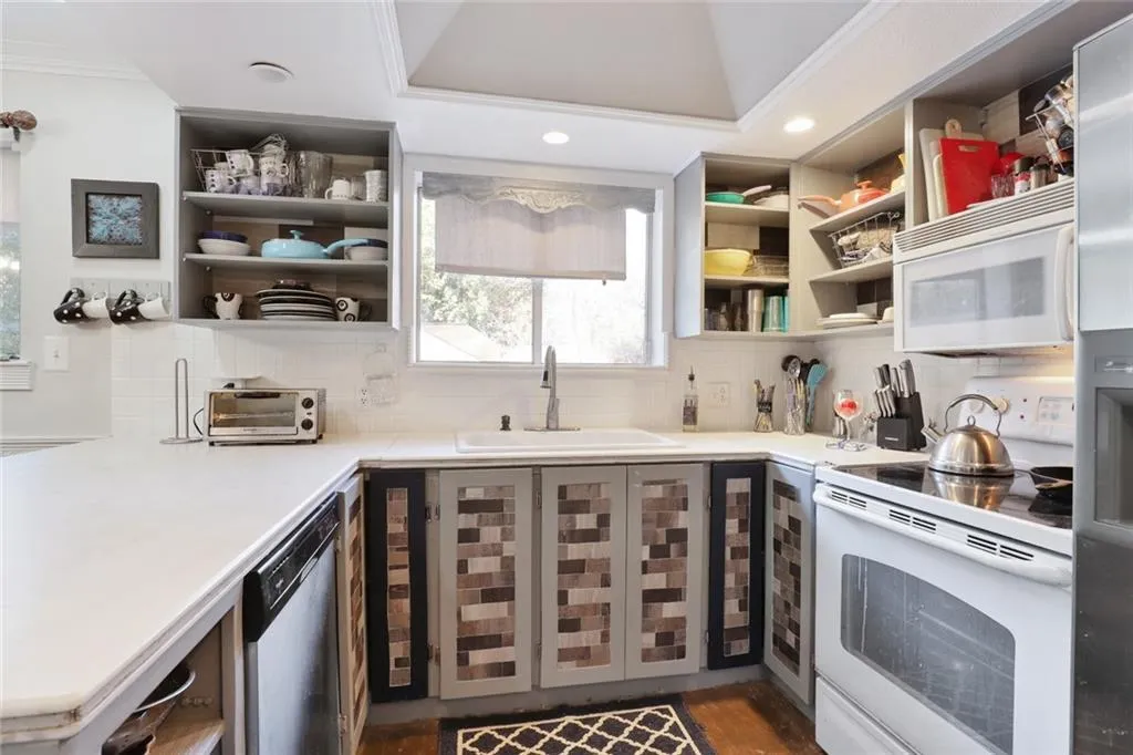 7166 Stonington Drive, Sandy Springs, Georgia 30328, 3 Bedrooms Bedrooms, ,3 BathroomsBathrooms,Residential,Sold,7166 Stonington Drive,6972505