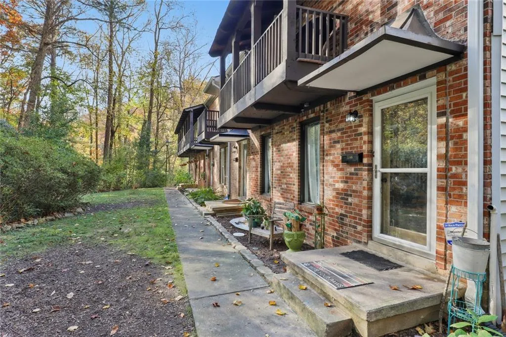 7166 Stonington Drive, Sandy Springs, Georgia 30328, 3 Bedrooms Bedrooms, ,3 BathroomsBathrooms,Residential,Sold,7166 Stonington Drive,6972505