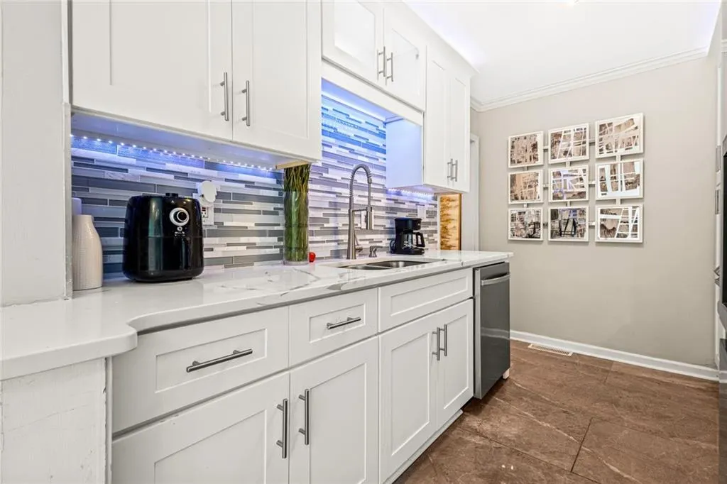 727 Charlotte Place Nw, Atlanta, Georgia 30318, 3 Bedrooms Bedrooms, ,2 BathroomsBathrooms,Residential,For Sale,727 Charlotte Place Nw,7621161
