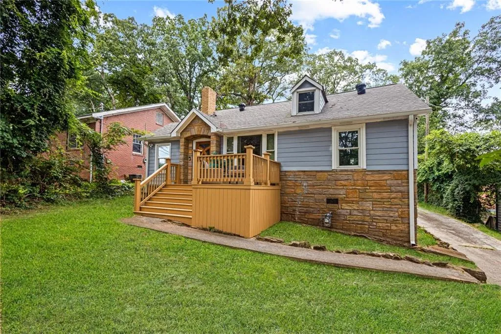 727 Charlotte Place Nw, Atlanta, Georgia 30318, 3 Bedrooms Bedrooms, ,2 BathroomsBathrooms,Residential,For Sale,727 Charlotte Place Nw,7621161