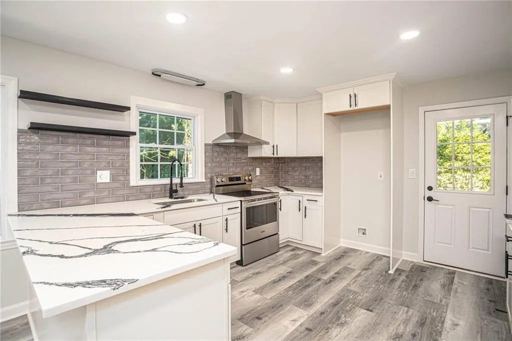 610 Glenforest Road, Atlanta, Georgia 30328, 4 Bedrooms Bedrooms, ,3 BathroomsBathrooms,Residential,For Sale,610 Glenforest Road,7637703