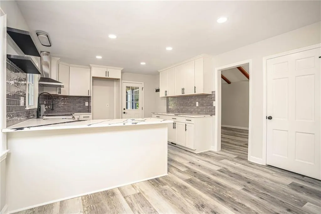 610 Glenforest Road, Atlanta, Georgia 30328, 4 Bedrooms Bedrooms, ,3 BathroomsBathrooms,Residential,For Sale,610 Glenforest Road,7637703