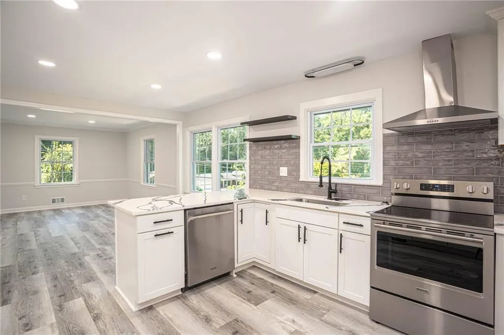 610 Glenforest Road, Atlanta, Georgia 30328, 4 Bedrooms Bedrooms, ,3 BathroomsBathrooms,Residential,For Sale,610 Glenforest Road,7637703