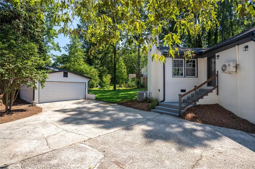 610 Glenforest Road, Atlanta, Georgia 30328, 4 Bedrooms Bedrooms, ,3 BathroomsBathrooms,Residential,For Sale,610 Glenforest Road,7637703