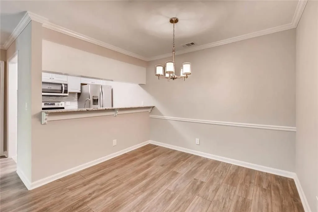 405 Barrington Hills Drive, Sandy Springs, Georgia 30350, 2 Bedrooms Bedrooms, ,2 BathroomsBathrooms,Residential,Sold,405 Barrington Hills Drive,6010121