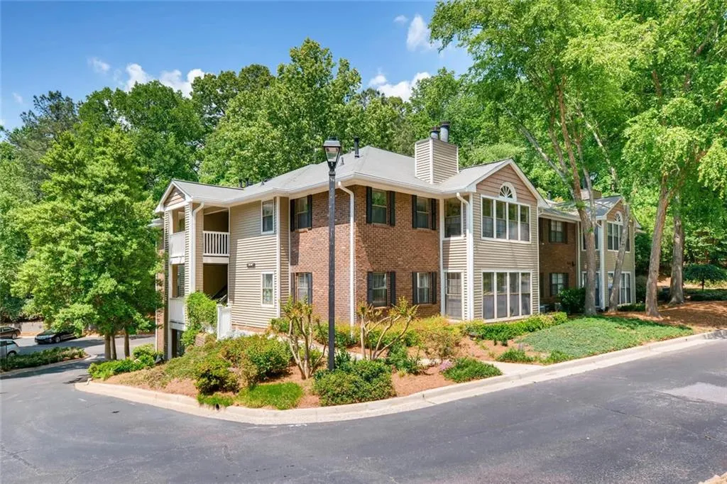 405 Barrington Hills Drive, Sandy Springs, Georgia 30350, 2 Bedrooms Bedrooms, ,2 BathroomsBathrooms,Residential,Sold,405 Barrington Hills Drive,6010121