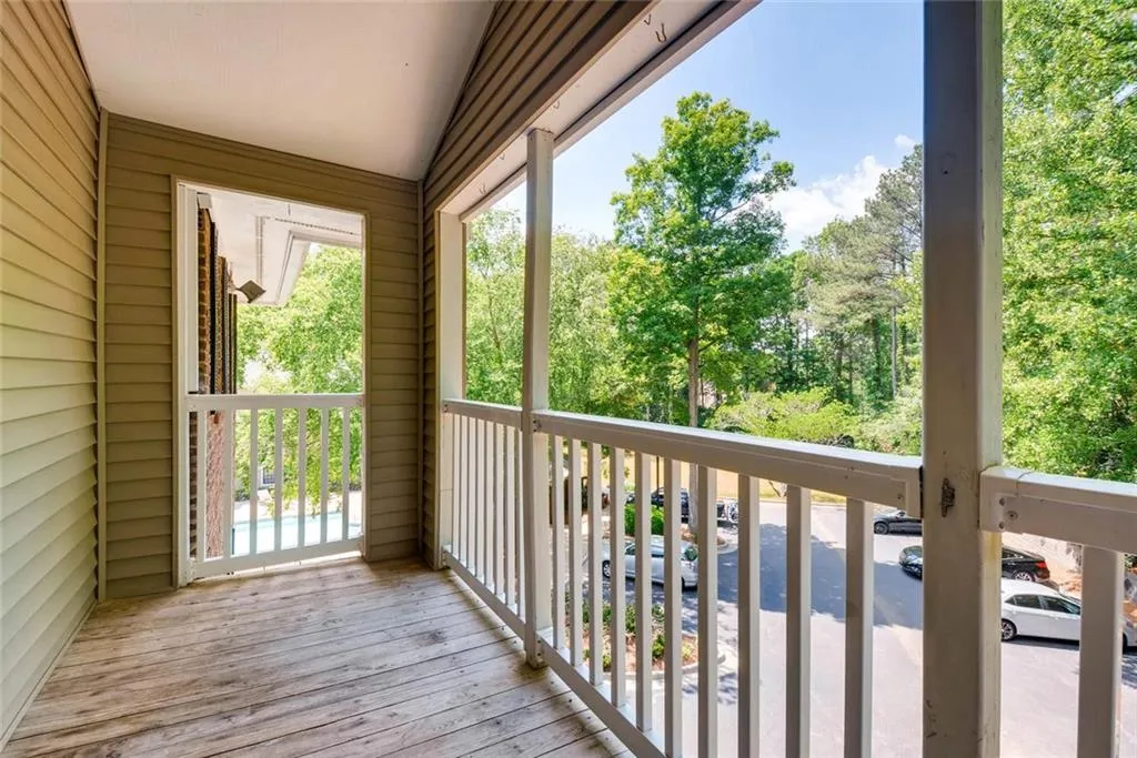 405 Barrington Hills Drive, Sandy Springs, Georgia 30350, 2 Bedrooms Bedrooms, ,2 BathroomsBathrooms,Residential,Sold,405 Barrington Hills Drive,6010121