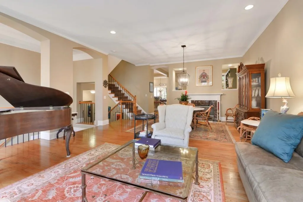 134 Reddington Place, Sandy Springs, Georgia 30328, 4 Bedrooms Bedrooms, ,3 BathroomsBathrooms,Residential,Sold,134 Reddington Place,6705042