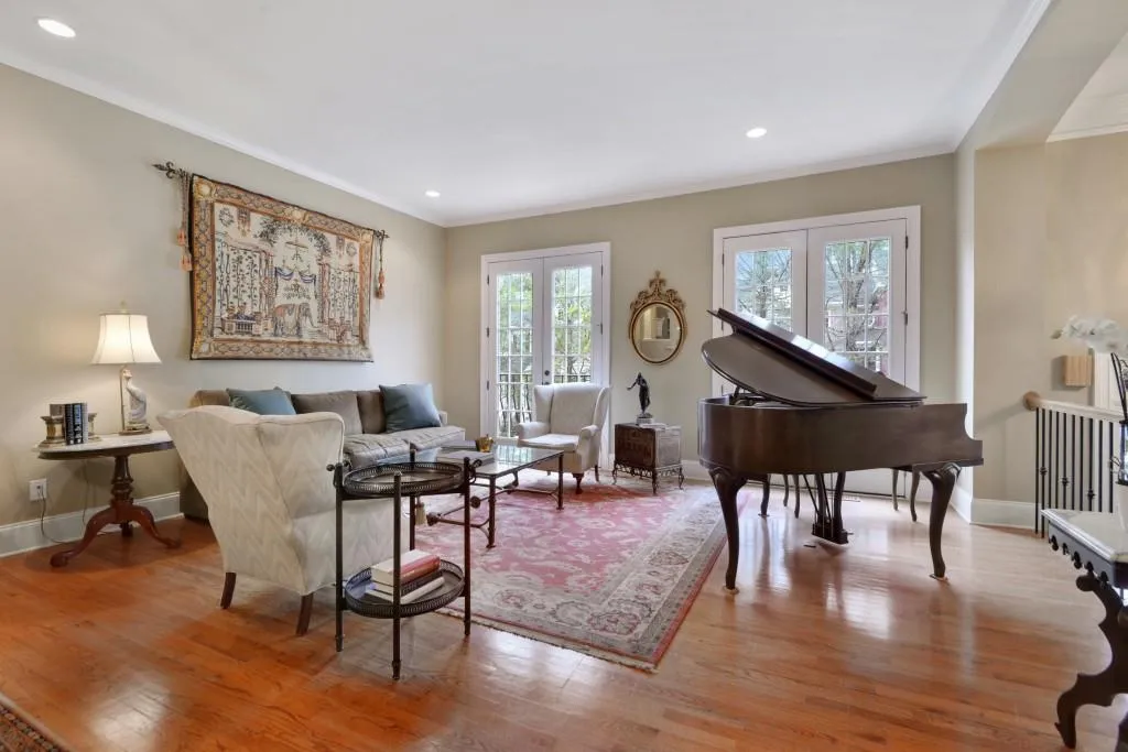 134 Reddington Place, Sandy Springs, Georgia 30328, 4 Bedrooms Bedrooms, ,3 BathroomsBathrooms,Residential,Sold,134 Reddington Place,6705042