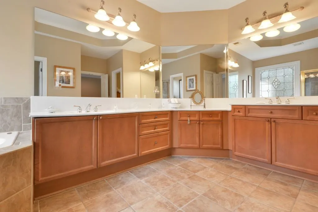 134 Reddington Place, Sandy Springs, Georgia 30328, 4 Bedrooms Bedrooms, ,3 BathroomsBathrooms,Residential,Sold,134 Reddington Place,6705042