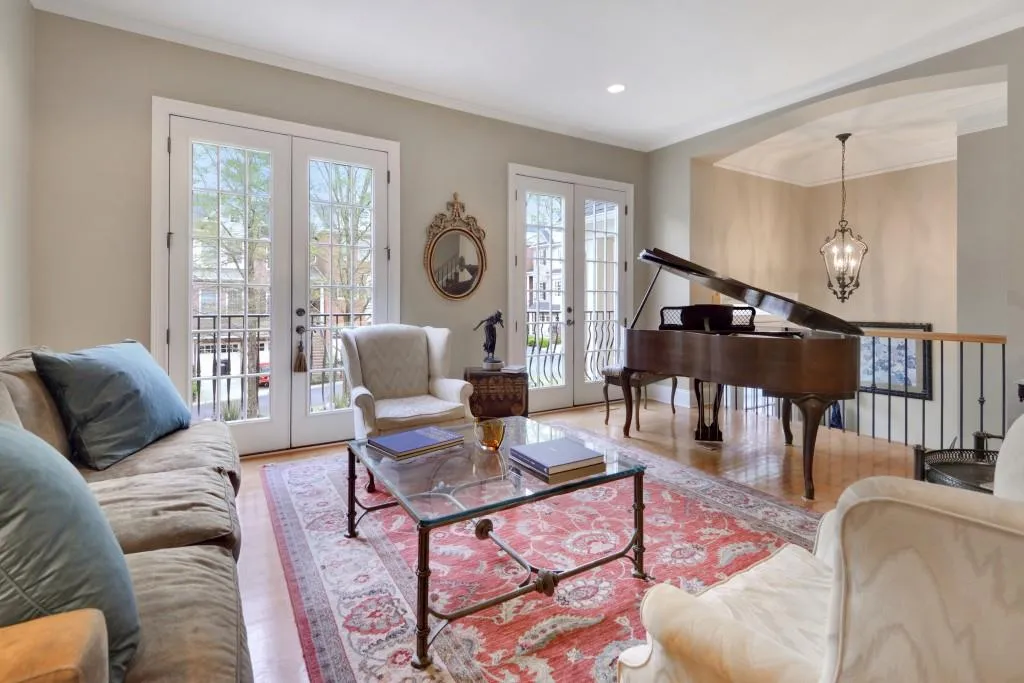 134 Reddington Place, Sandy Springs, Georgia 30328, 4 Bedrooms Bedrooms, ,3 BathroomsBathrooms,Residential,Sold,134 Reddington Place,6705042