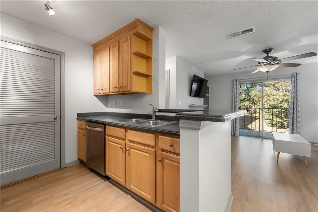 504 Granville Court, Sandy Springs, Georgia 30328, 1 Bedroom Bedrooms, ,1 BathroomBathrooms,Residential,Sold,504 Granville Court,7177697