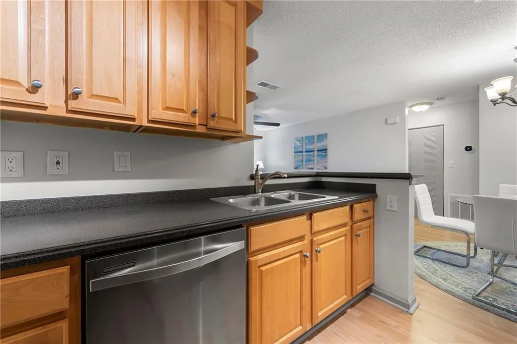 504 Granville Court, Sandy Springs, Georgia 30328, 1 Bedroom Bedrooms, ,1 BathroomBathrooms,Residential,Sold,504 Granville Court,7177697