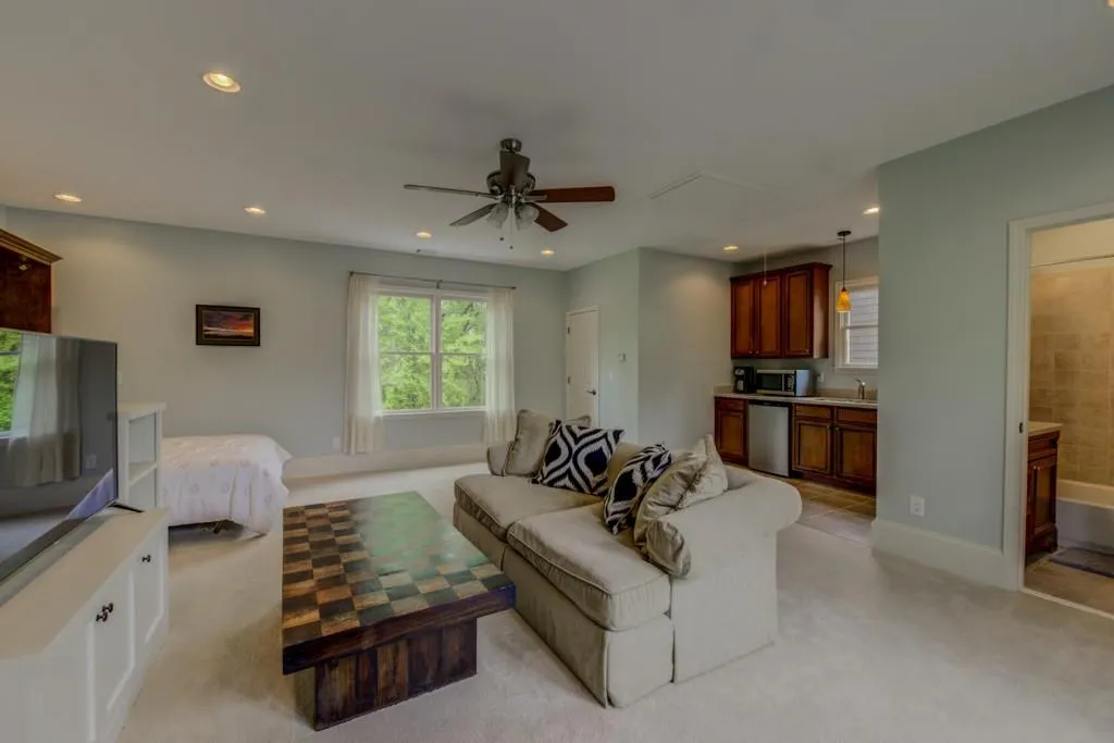 60 W Belle Isle Road Ne, Atlanta, Georgia 30342, 4 Bedrooms Bedrooms, ,4 BathroomsBathrooms,Residential,Sold,60 W Belle Isle Road Ne,6602896
