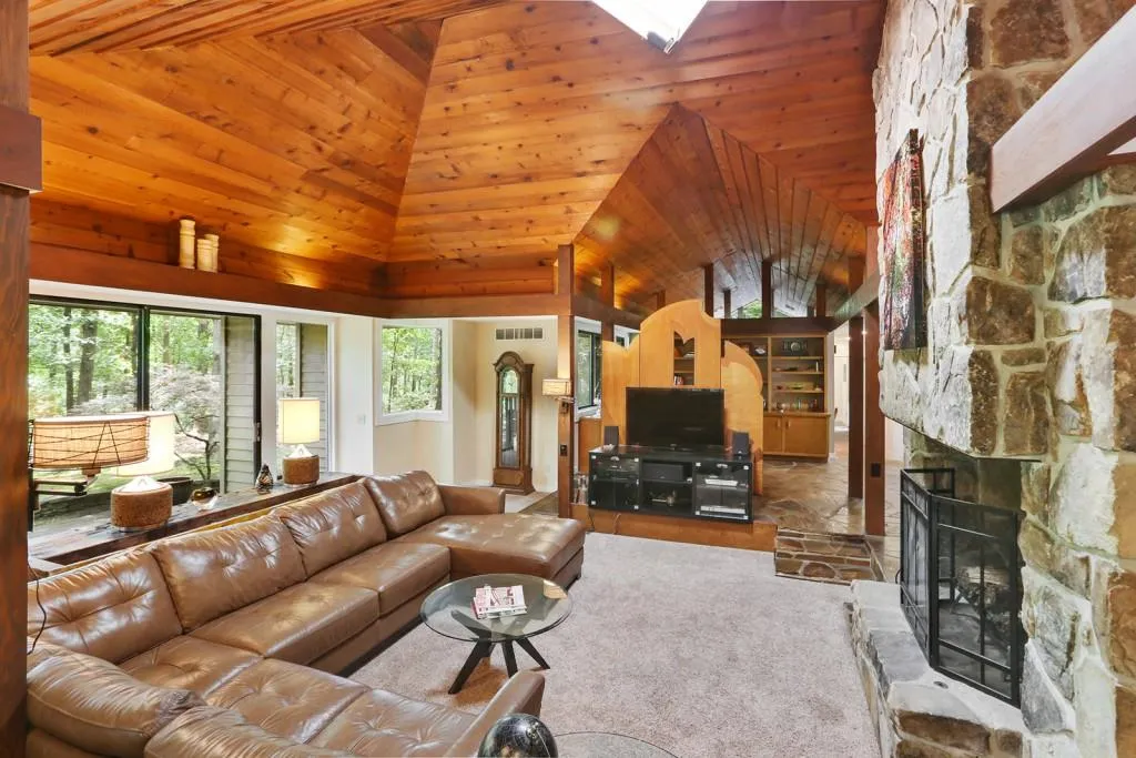 265 Glen Lake Drive, Atlanta, Georgia 30327, 2 Bedrooms Bedrooms, ,2 BathroomsBathrooms,Residential,Sold,265 Glen Lake Drive,6031206