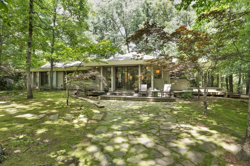 265 Glen Lake Drive, Atlanta, Georgia 30327, 2 Bedrooms Bedrooms, ,2 BathroomsBathrooms,Residential,Sold,265 Glen Lake Drive,6031206
