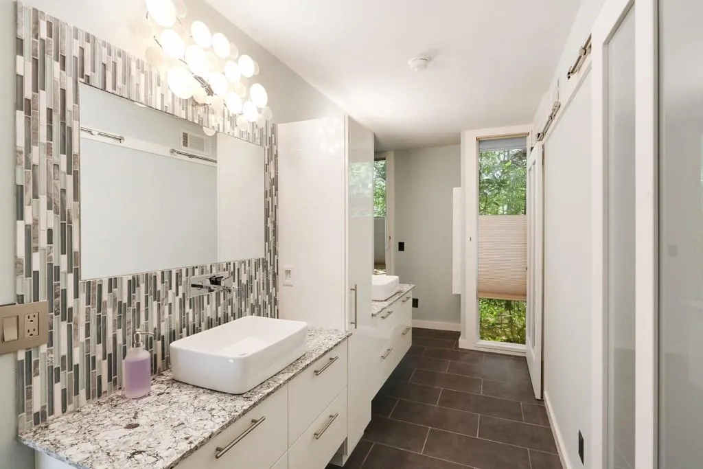 265 Glen Lake Drive, Atlanta, Georgia 30327, 2 Bedrooms Bedrooms, ,2 BathroomsBathrooms,Residential,Sold,265 Glen Lake Drive,6031206