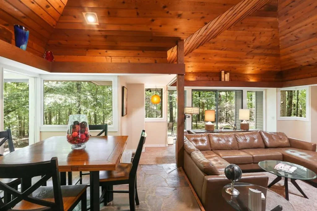 265 Glen Lake Drive, Atlanta, Georgia 30327, 2 Bedrooms Bedrooms, ,2 BathroomsBathrooms,Residential,Sold,265 Glen Lake Drive,6031206