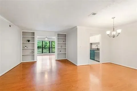 5137 Roswell Rd Unit 7, Sandy Springs, Georgia 30342, 2 Bedrooms Bedrooms, ,2 BathroomsBathrooms,Residential,For Sale,5137 Roswell Rd Unit 7,7643164