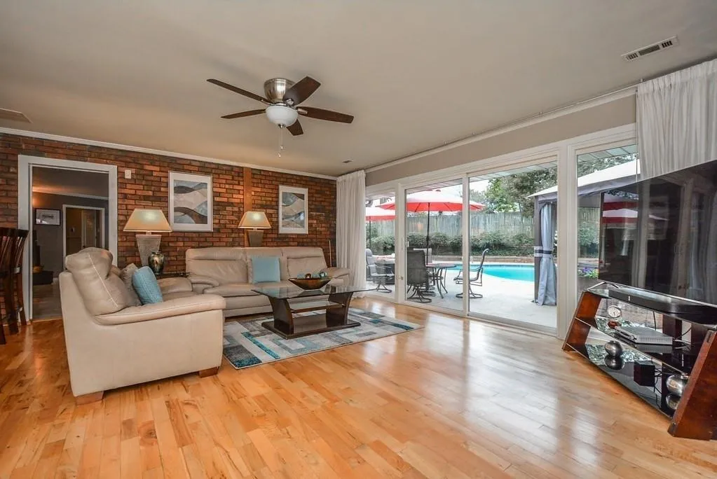 400 Spalding Circle, Atlanta, Georgia 30328, 4 Bedrooms Bedrooms, ,2 BathroomsBathrooms,Residential,Sold,400 Spalding Circle,6521083