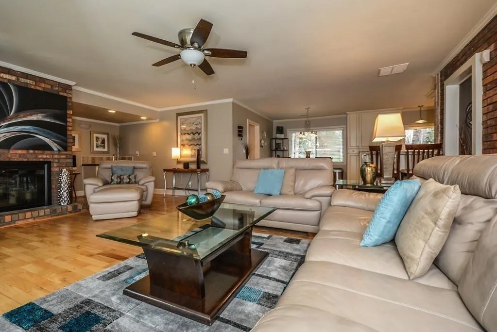 400 Spalding Circle, Atlanta, Georgia 30328, 4 Bedrooms Bedrooms, ,2 BathroomsBathrooms,Residential,Sold,400 Spalding Circle,6521083