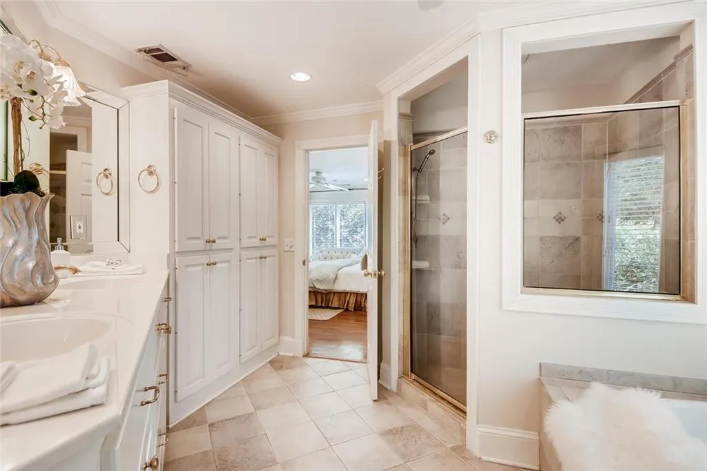 661 Starlight Drive, Atlanta, Georgia 30342, 4 Bedrooms Bedrooms, ,4 BathroomsBathrooms,Residential,Sold,661 Starlight Drive,6605467