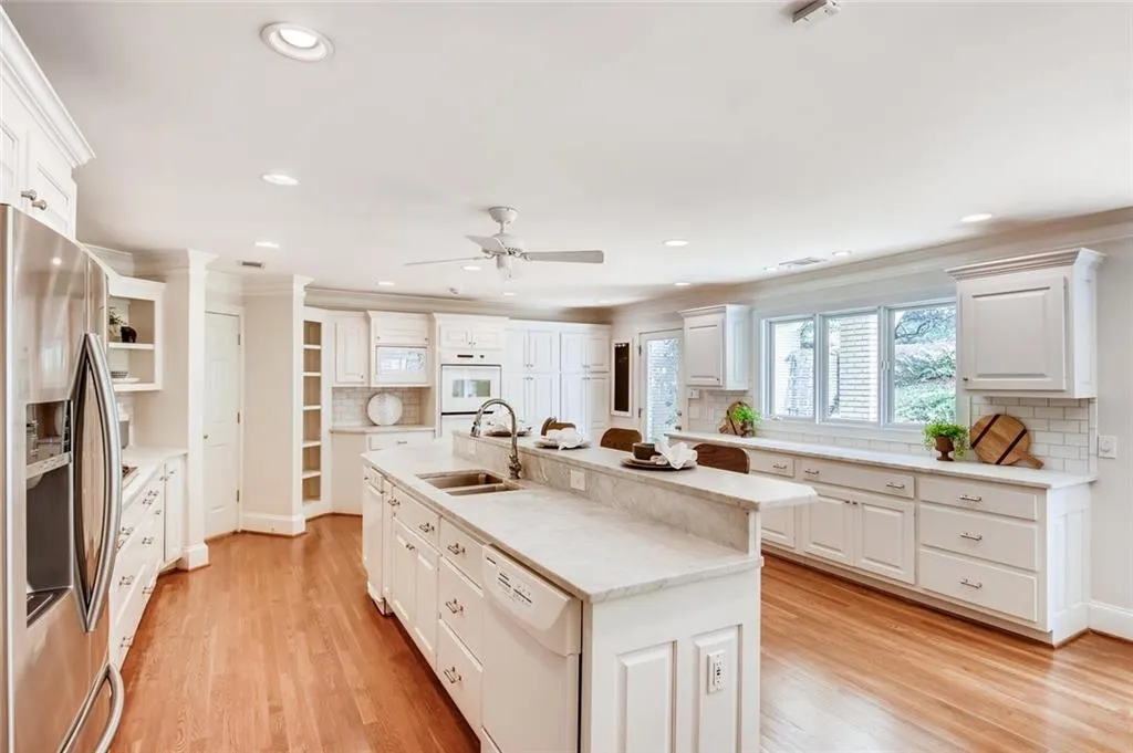 661 Starlight Drive, Atlanta, Georgia 30342, 4 Bedrooms Bedrooms, ,4 BathroomsBathrooms,Residential,Sold,661 Starlight Drive,6605467