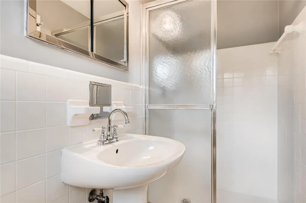 661 Starlight Drive, Atlanta, Georgia 30342, 4 Bedrooms Bedrooms, ,4 BathroomsBathrooms,Residential,Sold,661 Starlight Drive,6605467